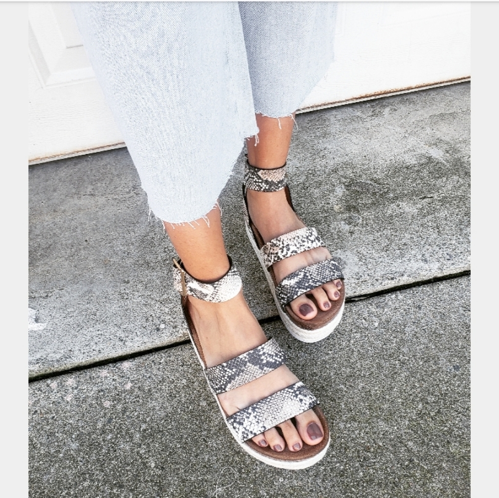 🚨//Cabo Sunset// Snake print Espadrille - Picture 5 of 8